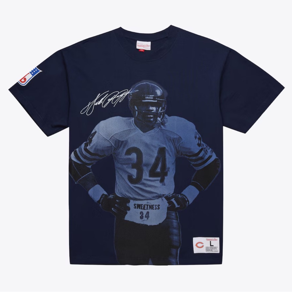 Men's Mitchell and Ness Walter Payton Navy Chicago Bears T-Shirt, Size: Small